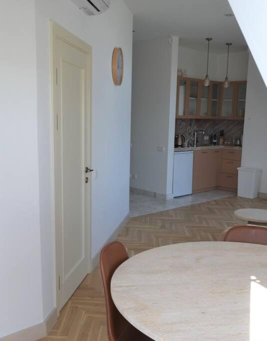 Luxury Apartment With A Balcony And View In Riga Old Town Luaran gambar
