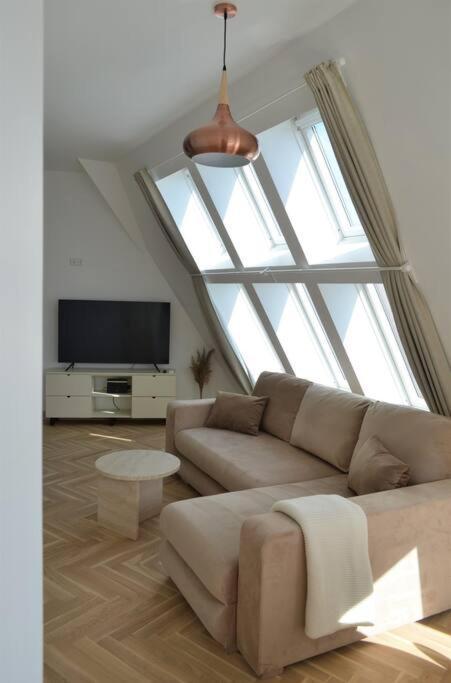 Luxury Apartment With A Balcony And View In Riga Old Town Luaran gambar
