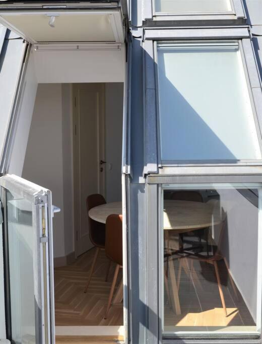 Luxury Apartment With A Balcony And View In Riga Old Town Luaran gambar