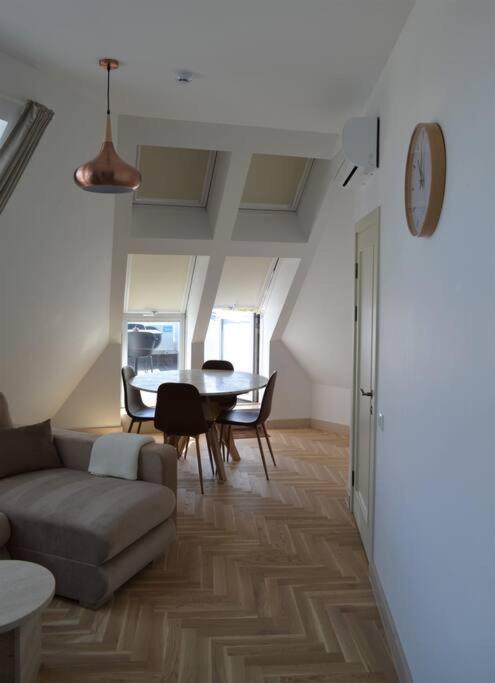 Luxury Apartment With A Balcony And View In Riga Old Town Luaran gambar