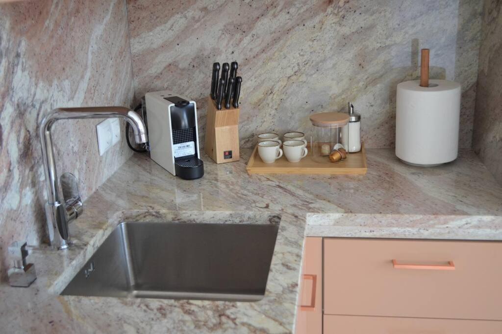 Luxury Apartment With A Balcony And View In Riga Old Town Luaran gambar
