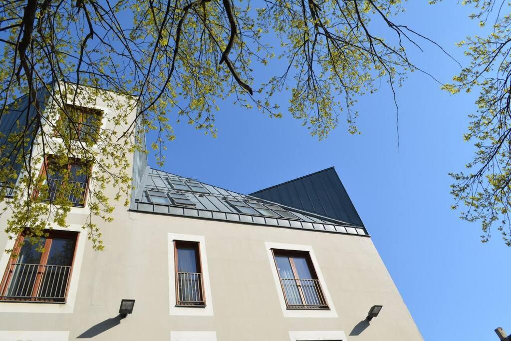 Luxury Apartment With A Balcony And View In Riga Old Town Luaran gambar