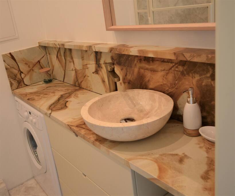 Luxury Apartment With A Balcony And View In Riga Old Town Luaran gambar
