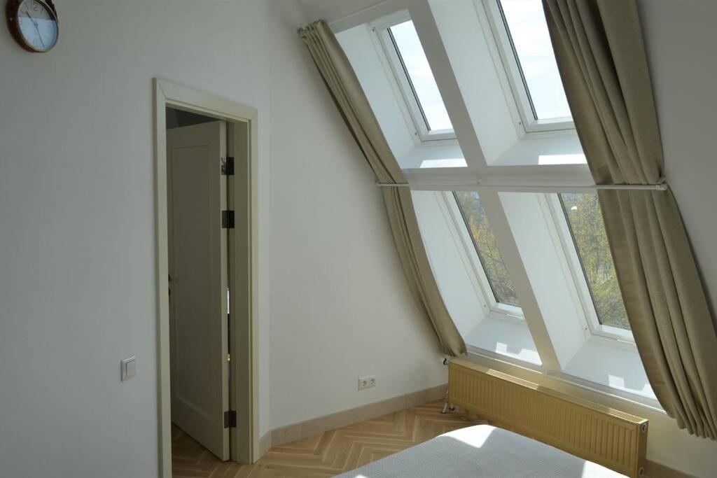 Luxury Apartment With A Balcony And View In Riga Old Town Luaran gambar