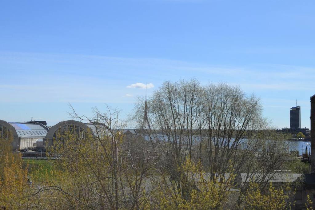 Luxury Apartment With A Balcony And View In Riga Old Town Luaran gambar