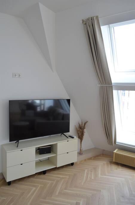 Luxury Apartment With A Balcony And View In Riga Old Town Luaran gambar