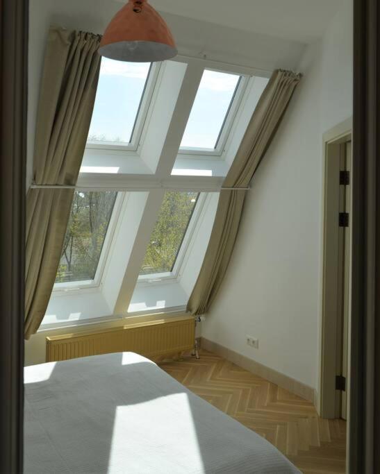 Luxury Apartment With A Balcony And View In Riga Old Town Luaran gambar