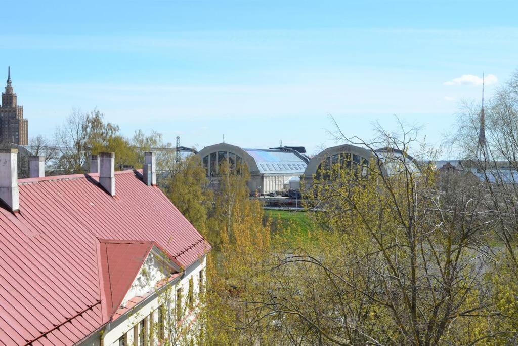 Luxury Apartment With A Balcony And View In Riga Old Town Luaran gambar